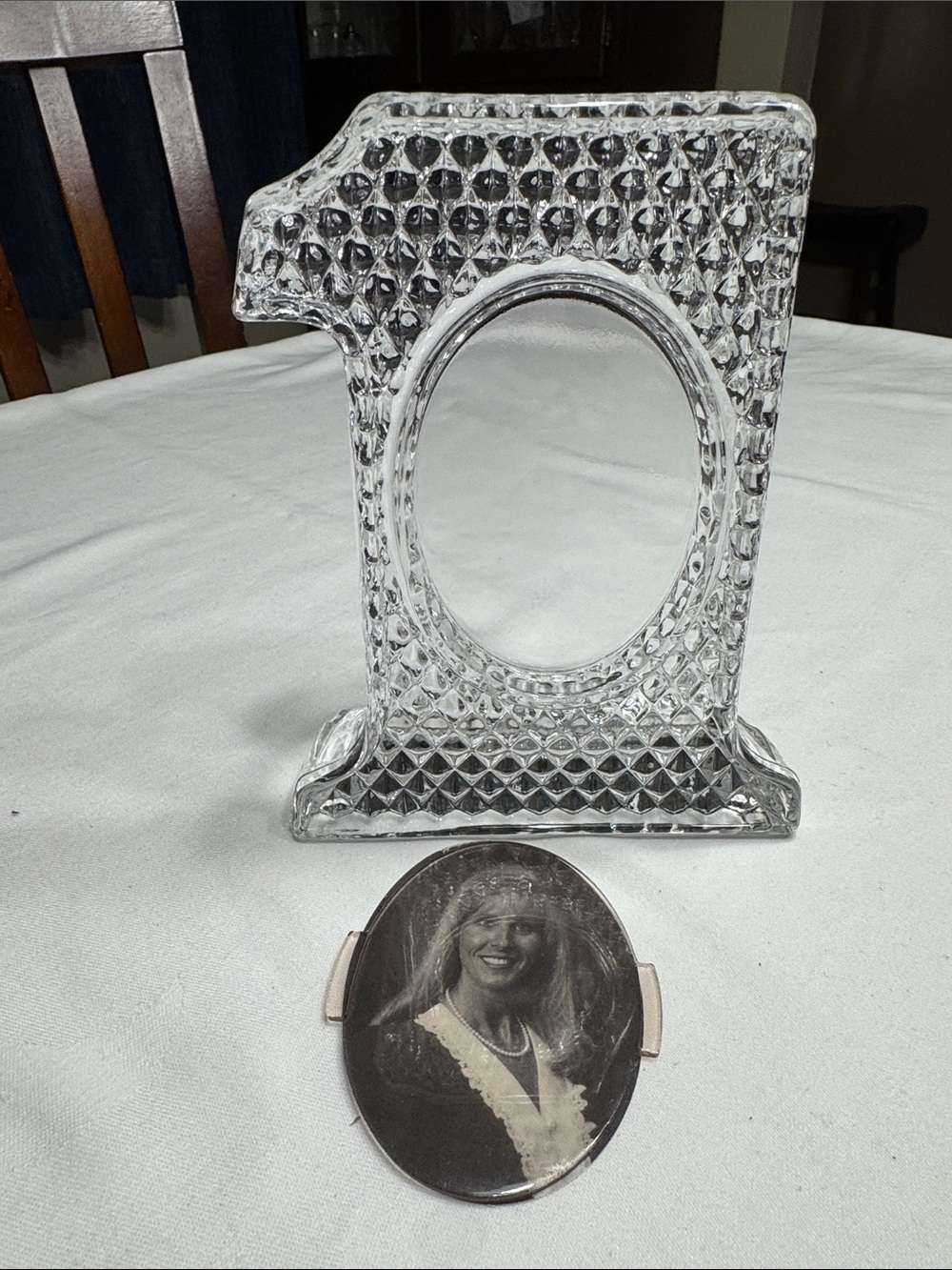 NIB Vtg. Avon 24% lead Crystal photo frame.